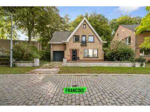 Maison individuelle à rénover avec jardin  idéalement situé…