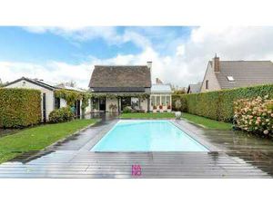 Au fond d'une impasse se trouve cette belle villa économe...