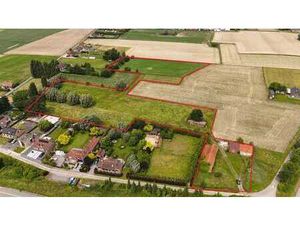 Hoeve op ruim 2 4 ha in Ardooie