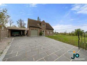 Magnifique villa avec grand jardin  panneaux solaires et ...