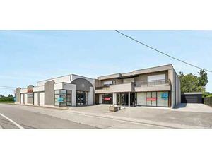 EMPLACEMENT DE PREMIER CHOIX  coin commercial avec visibilit