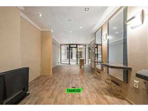 Rez-de-chaussée commercial en plein cœur du centre-ville et…