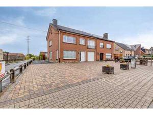 Maison semi-ouverte avec 4 chambres à vendre à Deerlijk