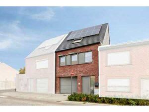 Recente en ruime woning te Boezinge