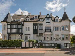 Villa unique de style éclectique - une perle pleine de cara