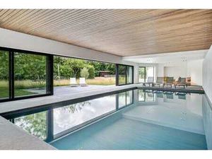 Uitzonderlijke woning met ruime oprit  groot bureel én ap...