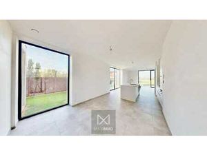 LOT 1 – Maison semi-ouverte d’angle avec luminosité excep...