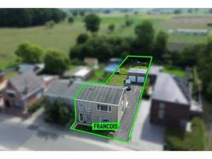 Propriété à revenu avec deux appartements spacieux  jardin …