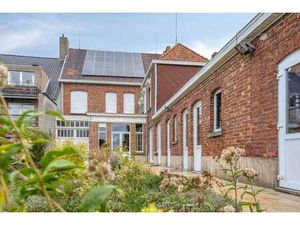 Maison de ville éclectique avec vue rurale sur 2659 m² dans