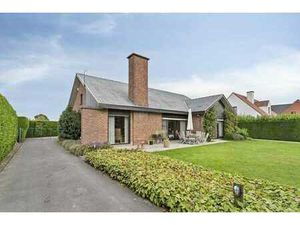 Maison de plain-pied à vendre à Sint-Baafs-Vijve sur 1417 m²