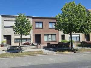 MAISON FAMILIALE TRÈS BIEN ENTRETENUE AVEC GARAGE DOUBLE ET