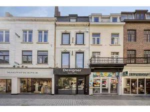 Propriété commerciale avec appartement à vendre dans le cent