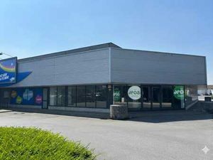 Surface commerciale 450 m² – Mammoet 3 Roulers