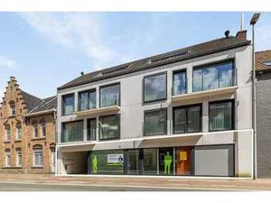 Kantoor- of praktijkruimte met 3 staanplaatsen