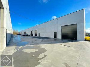 NB LOODS (221m2) voorzien van alle nutsen  vrije hoogte v...