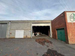 Entrepôt d'environ 660 m² à louer à Menin