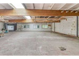 Entrepôt spacieux avec bureaux à louer à Loppem