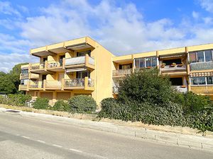 Studio avec parking et cave  au Pin de Galle à proximité de