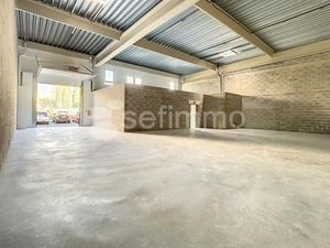 Local mixte 330m²