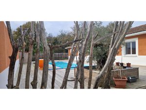 Belle maison P.P avec garage double  Piscine  terrasses et j