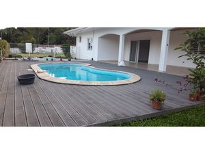 Maison individuelle de plain pied avec piscine