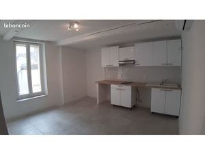 P2 duplex ensoleillé  petite terrasse  idéal pour personne seule