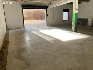 Place de parking dans garage