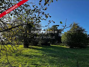 Vente terrain 891 m² à Château-l'Evêque (24460)  30 000 €