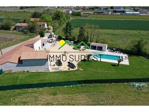 Villa 7 pièces 340m² terrain 11548m²