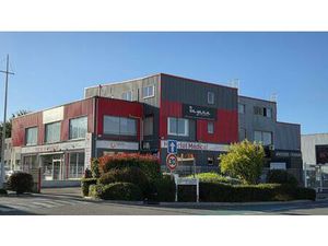 Murs commerciaux d'env. 1 150 m² sur axe majeur – forte visibilité et rendement d'env. 110