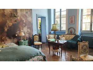 Demeure de ville et village