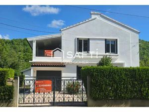 Idéalement située  proche commodités avec jardin et garage