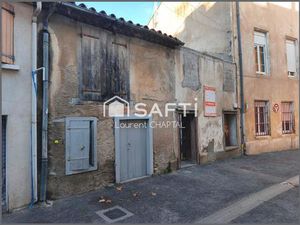 Remise et corps de maison attenant.