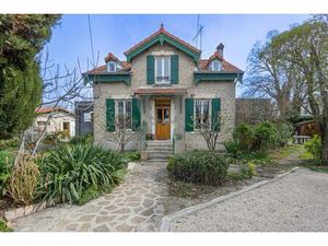 Maison atypique avec local professionnel à Valréas - EXCLISIVITE