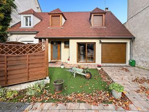 92 Courbevoie – Rue Hoche – Maison familiale avec jardin  garage et annexes