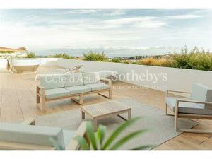 Vivre au sommet : Villa sur le toit 4 Pièces avec terrasse et vu