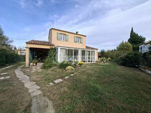 Maison à Fontvieille : Charme et confort en Provence