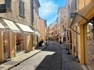 Fdc d'une boutique centre ville St Tropez - emplacement très recherché