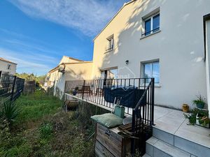 Maison T4 de 80.58m2 avec jardinet à Saint Etienne du Grès