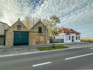 Te renoveren woning met grote garage/opslagruimte Schore.