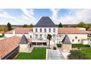 Maison de luxe à vendre à Roullet-Saint-Estèphe : 2 730 000€ | 1974m²