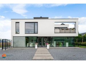 Exclusieve moderne villa met handelsruimte te Schriek