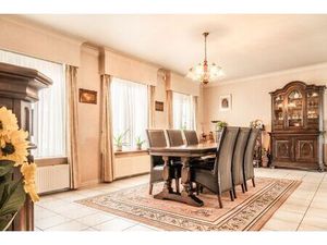 Handelspand met duplexappartement met 6 slaapkamers