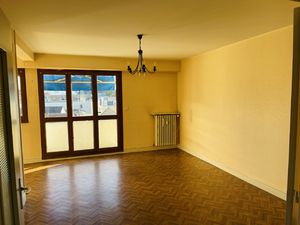 Location Appartement 4 pièces 75m² CHATELLERAULT 86100