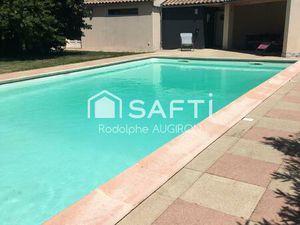 Vente maison 9 pièces 202 m² Saint-Pierre-la-Noue (17700)