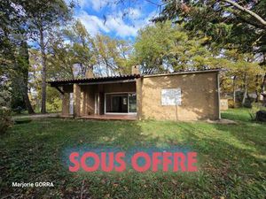 NANS LES PINS Villa T3/4 sur 1725 m² de terrain