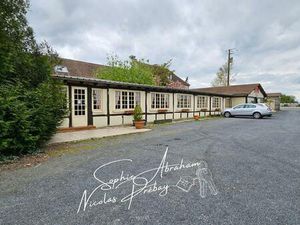 MURS COMMERCIAUX D'UN DOMAINE EXCEPTIONNEL ? AUX PORTES DE LA RÉGION PARISIENNE