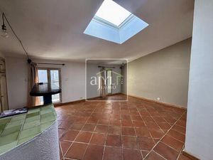 Appartement T3 centre du village - Charleval