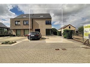 Moderne Halfopen Bebouwing met 5 Slaapkamers