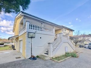 Vente villa 8 pièces 216 m² à Roussillon (38150)  325 000 €